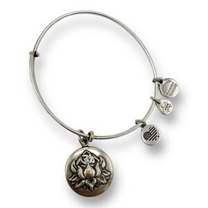 Alex and‎ Ani Lotus Peace Petals charm bracelet adjustable Bangle boho